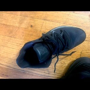 Black Nike kyrie 5